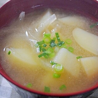 じゃがいもと玉ねぎの味噌汁